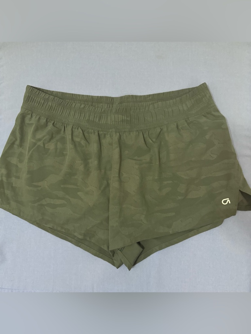 GapFit Gray/Army Green Camo Print Running Shorts Size L